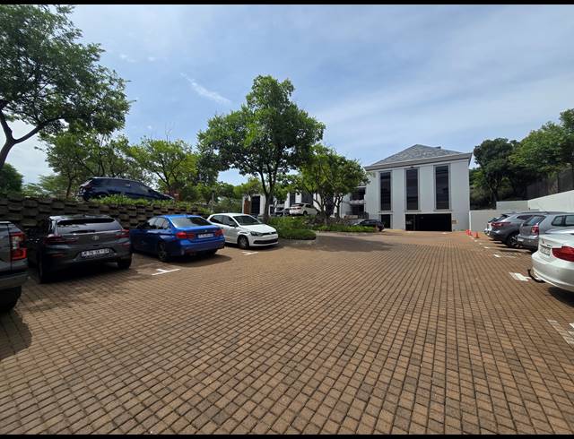 4,076M² OFFICE FOR SALE IN BRYANSTON